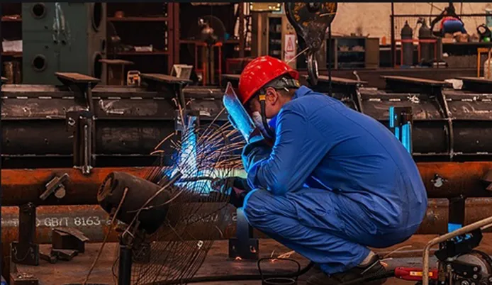 Refresher workshops on pulse welding and multi-pass techniques enhanced team proficiency, ensuring superior execution and morale.